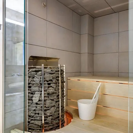 Апартаменты Guestfirst 100m2 Luxury Designer Gem W Sauna Steps To Station