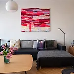 Guestfirst 100m2 Luxury Designer Gem W Sauna Steps To Station Lägenhet *